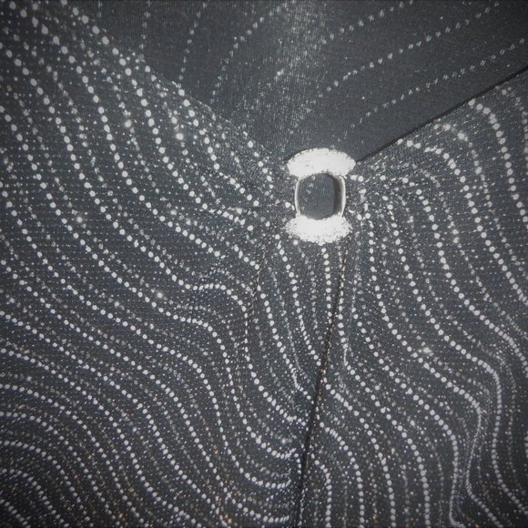 Luxurious ~~~ PENNINGTON ~~~ TOP / Glittery Broach in Center XXXL - Picture 4 of 5